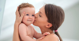 Cómo prevenir la Tendinitis de muñeca por coger al bebé