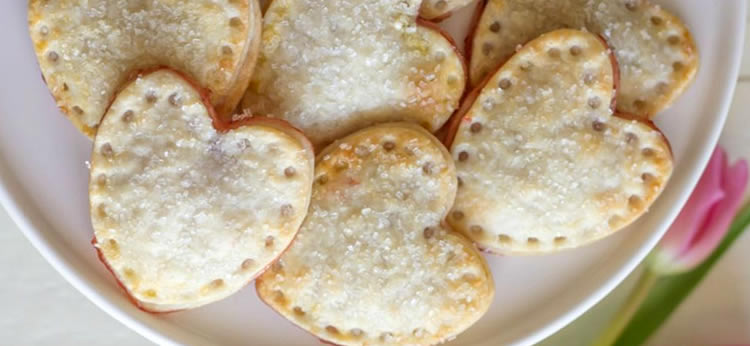 Galletas en forma de corazón rellenas de manzana - Recetas para días  especiales en 